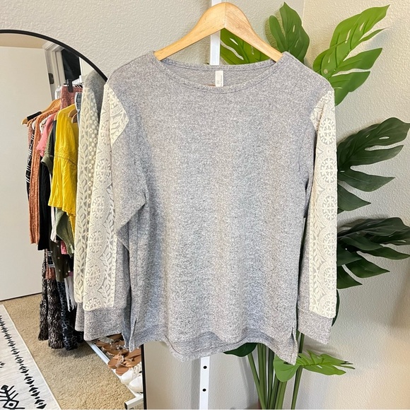 ✨ Flora Nikrooz Gray Lace Sleeve Pullover L | Cozy Boho-Inspired Knit Top - Picture 1 of 5